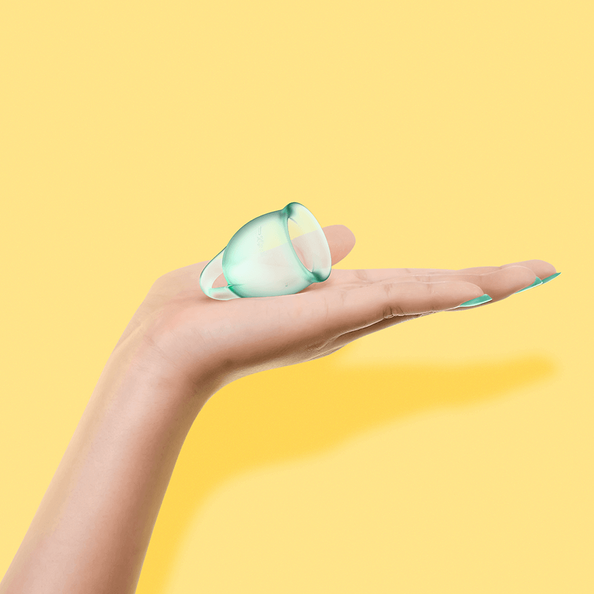 satisfyer-feel-confident-menstrual-cup-light-green-package_3.png